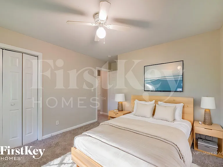 1098 Holly Cir — Photo 11
