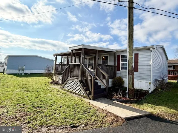 16 Green Acres Trailer Ct, Lebanon, PA 17046