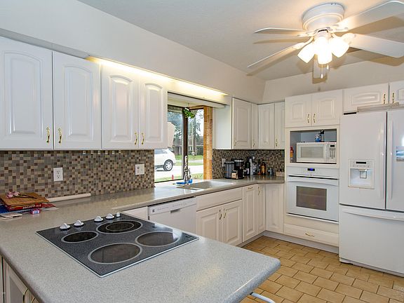 5th image of 1050 Fairlawn Dr