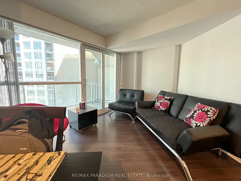 352 Front St W #701 — Photo 2