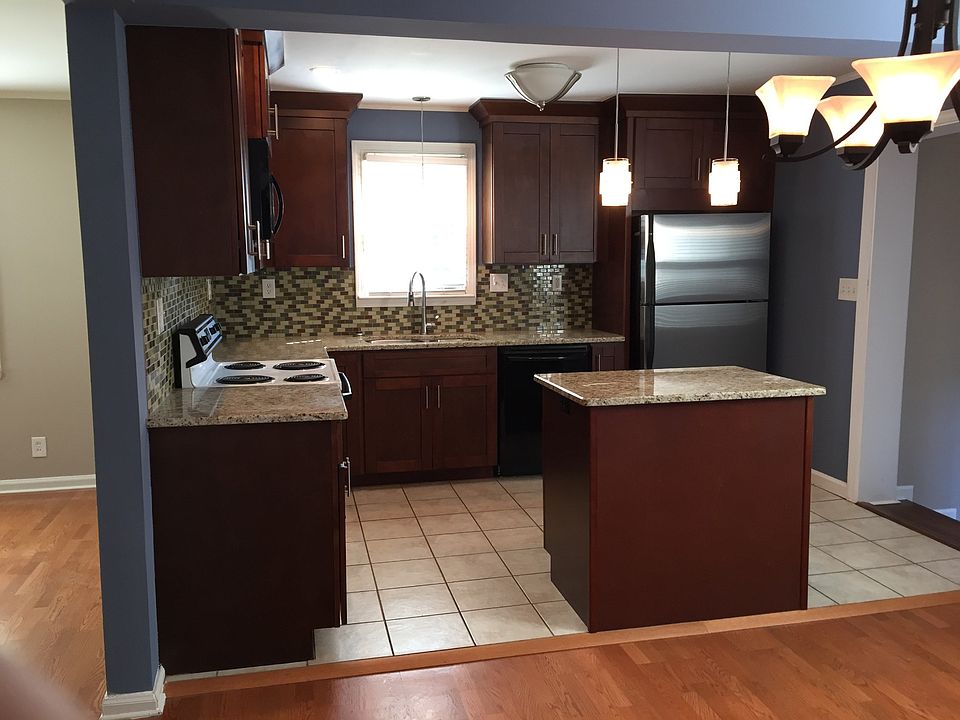 1st image of 401 Chapel Ave