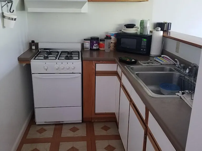 904 E State St — Photo 12