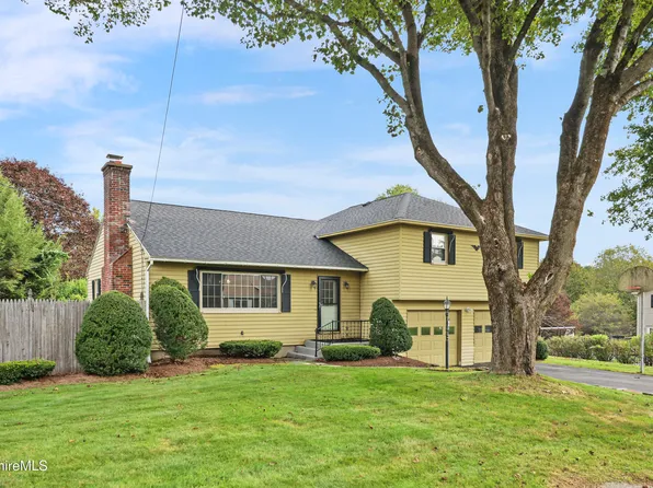 24 Raymond Dr, Dalton, MA 01226
