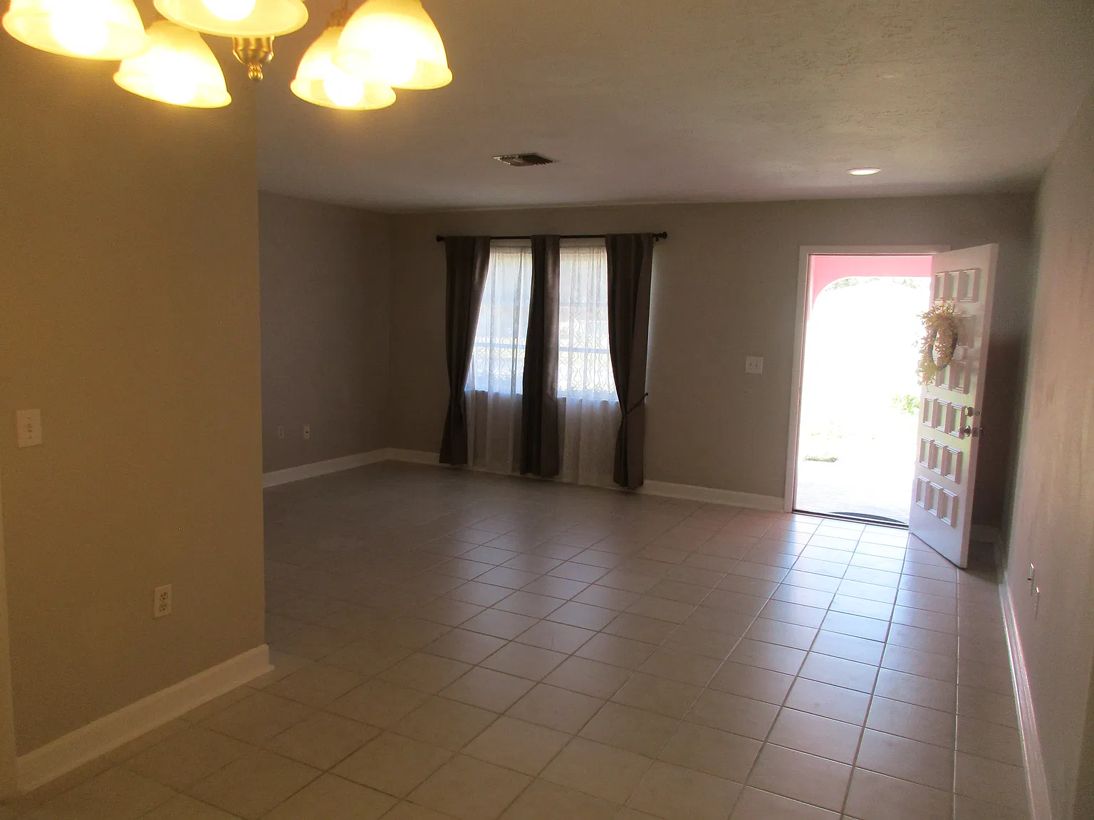 2888 Indianwood Dr — Photo 4