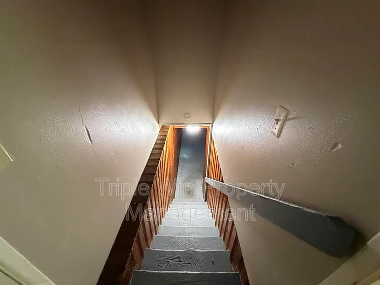 10329 Chesley Dr — Photo 30