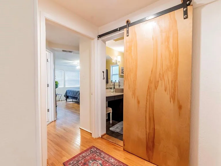 1503 Newton St — Photo 12