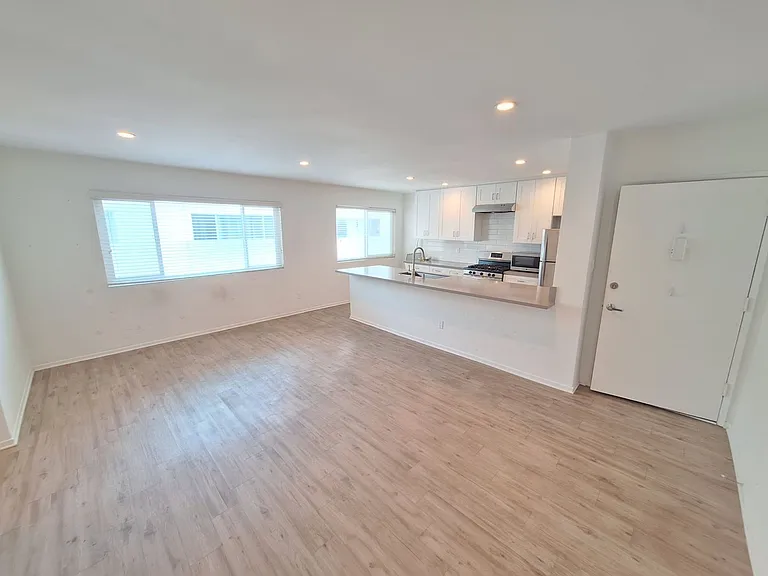 12625 Pacific Ave #9 — Photo 4