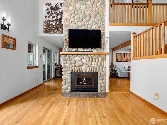5th image of 31823 S Bridge Way NE