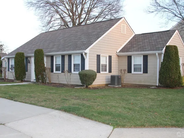 100 E Rossmoor Dr, Monroe Township, NJ 08831