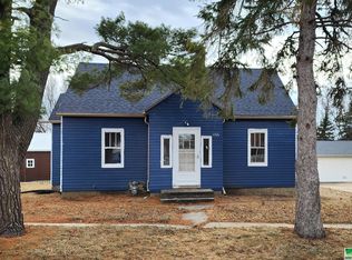 1326 3rd St, Hull, IA 51239