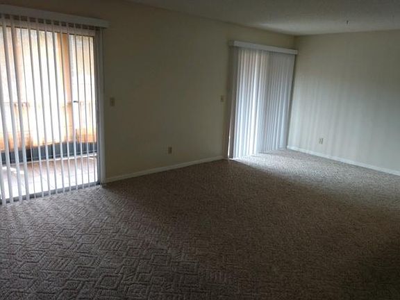 3rd image of 160 Live Oak Woods Ct APT 6D