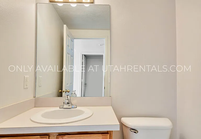 1343 S 1370 E — Photo 9