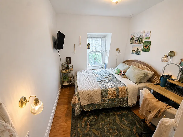 645 E 7th St #3 — Photo 4