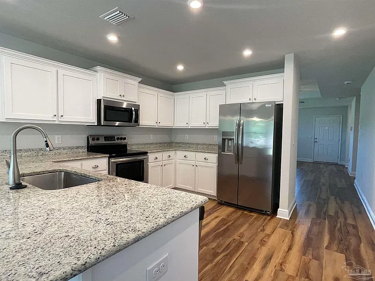 7130 Sonny Dr — Photo 6