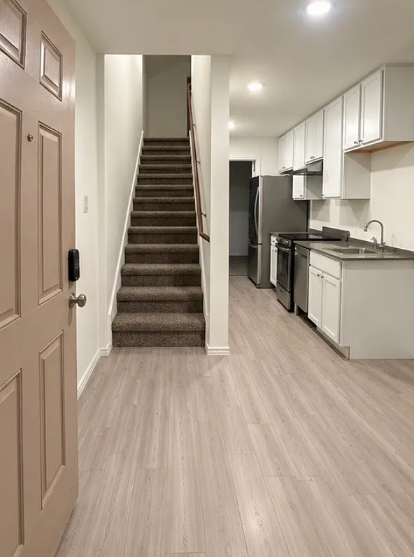 2 bed, 661 sqft, $1,100 — Photo 2