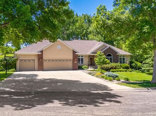 5609 S Shadow Ridge Cir, Sioux Falls, SD 57108