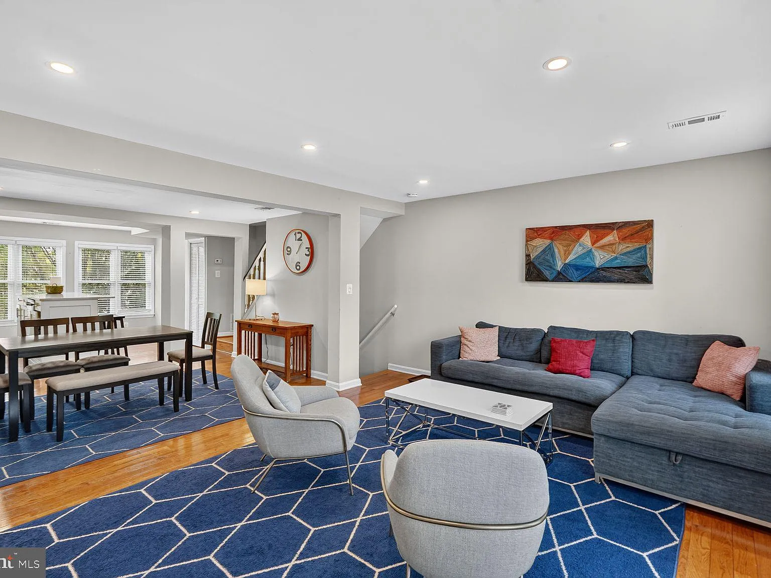 3 bed, 2.5 bath, 1231 sqft, $4,000 — Photo 3