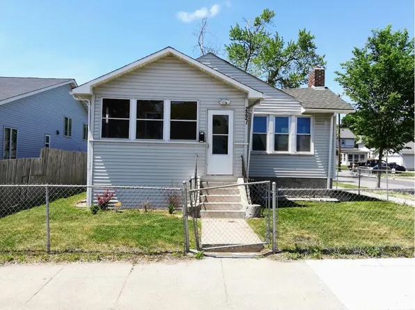 2221 Penn Ave N, Minneapolis, MN 55411