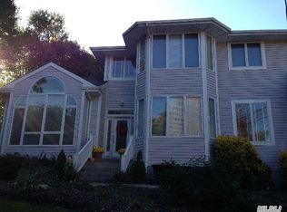 7 Village Woods Rd, Port Jefferson, NY 11777