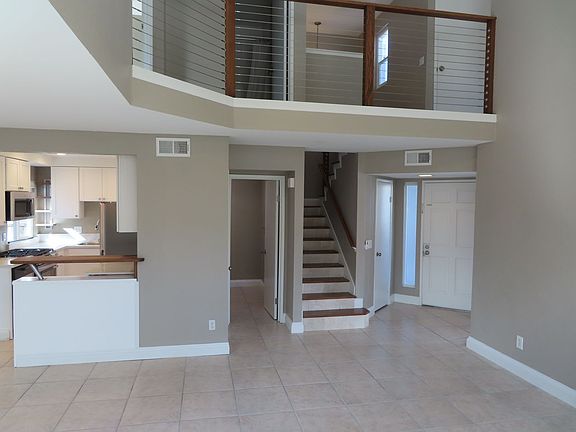 4th image of 836 Cedarbend Way