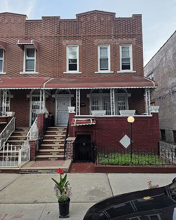1st image of 588 E 92nd St