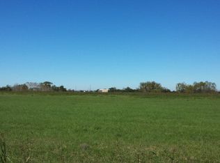 514 Chuckwagon Trl, Angleton, TX 77515