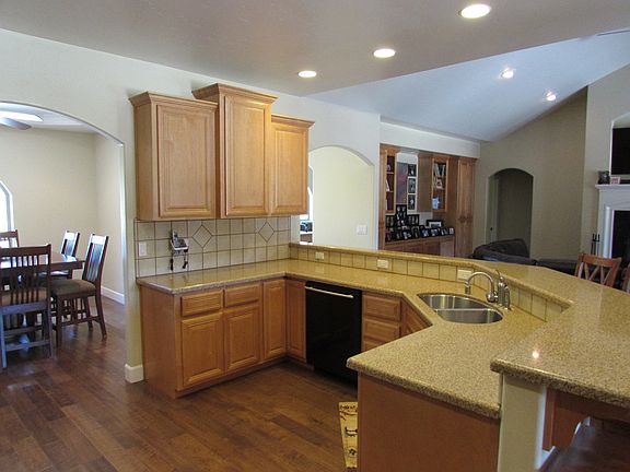 2nd image of 21732 Knolls Dr
