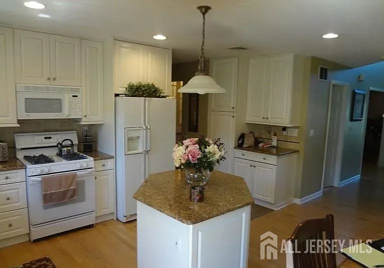 246 Fresh Ponds Rd — Photo 17