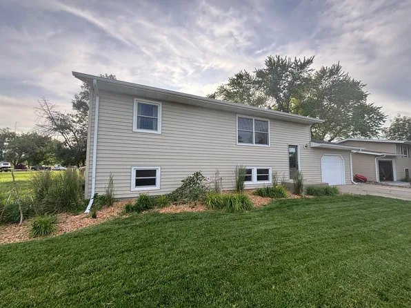 1003 S Arthur Ave, Pierre, SD 57501