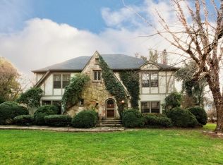 407 W Brow Rd, Lookout Mountain, TN 37350