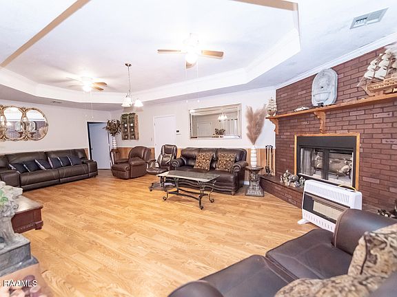 4th image of 212 Elm St