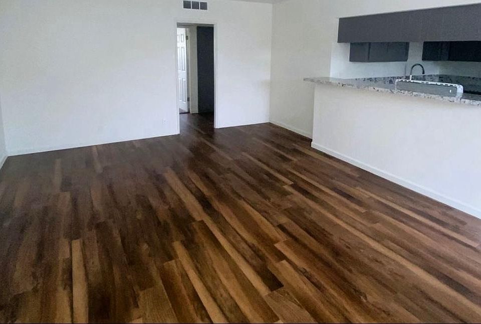 1st image of 5712 Stockdale Hwy #2