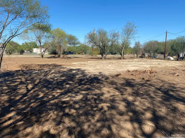 321 County Road 6752 LOT 11, Natalia, TX 78016