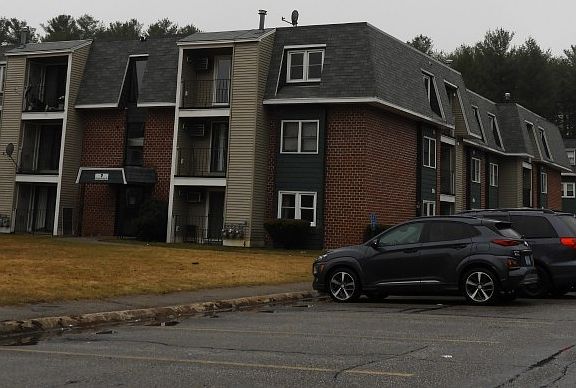 3rd image of 6 Knightsbridge Dr Unit J-101