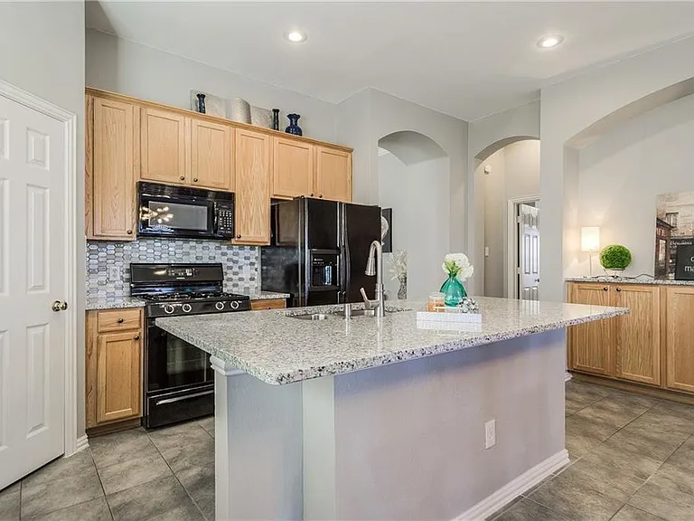 1426 Forest Oaks Ct — Photo 12