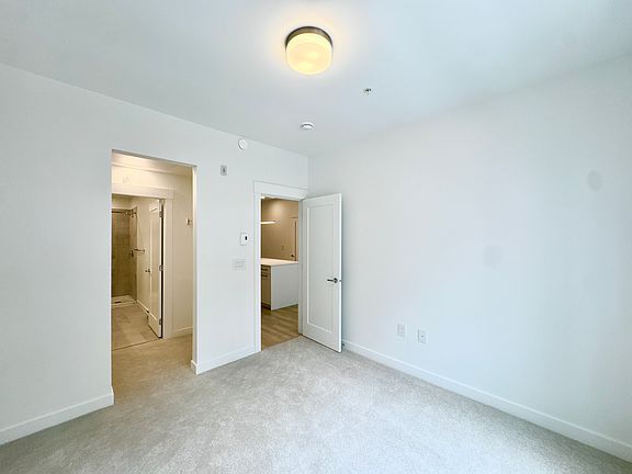 2nd image of 2771 Montrose Ave #301