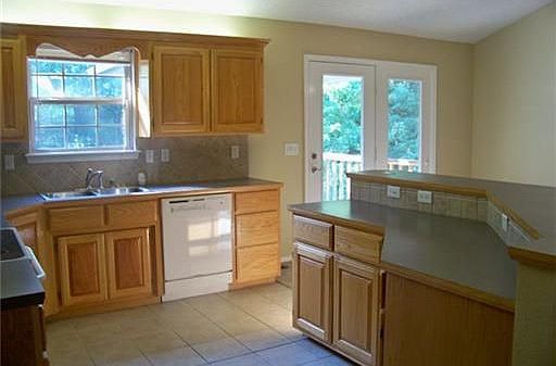 2nd image of 32 Mayfair Dr