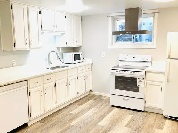 586 Northmount Dr NW #586R, Calgary, AB T2K 3J5