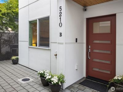 5210 B Brooklyn Avenue NE, Seattle, WA, 98105