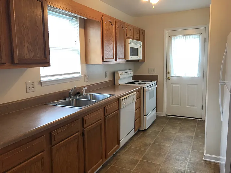 200 Manning Way — Photo 3