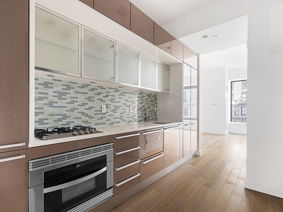 1st image of 75 Wall St APT 24J