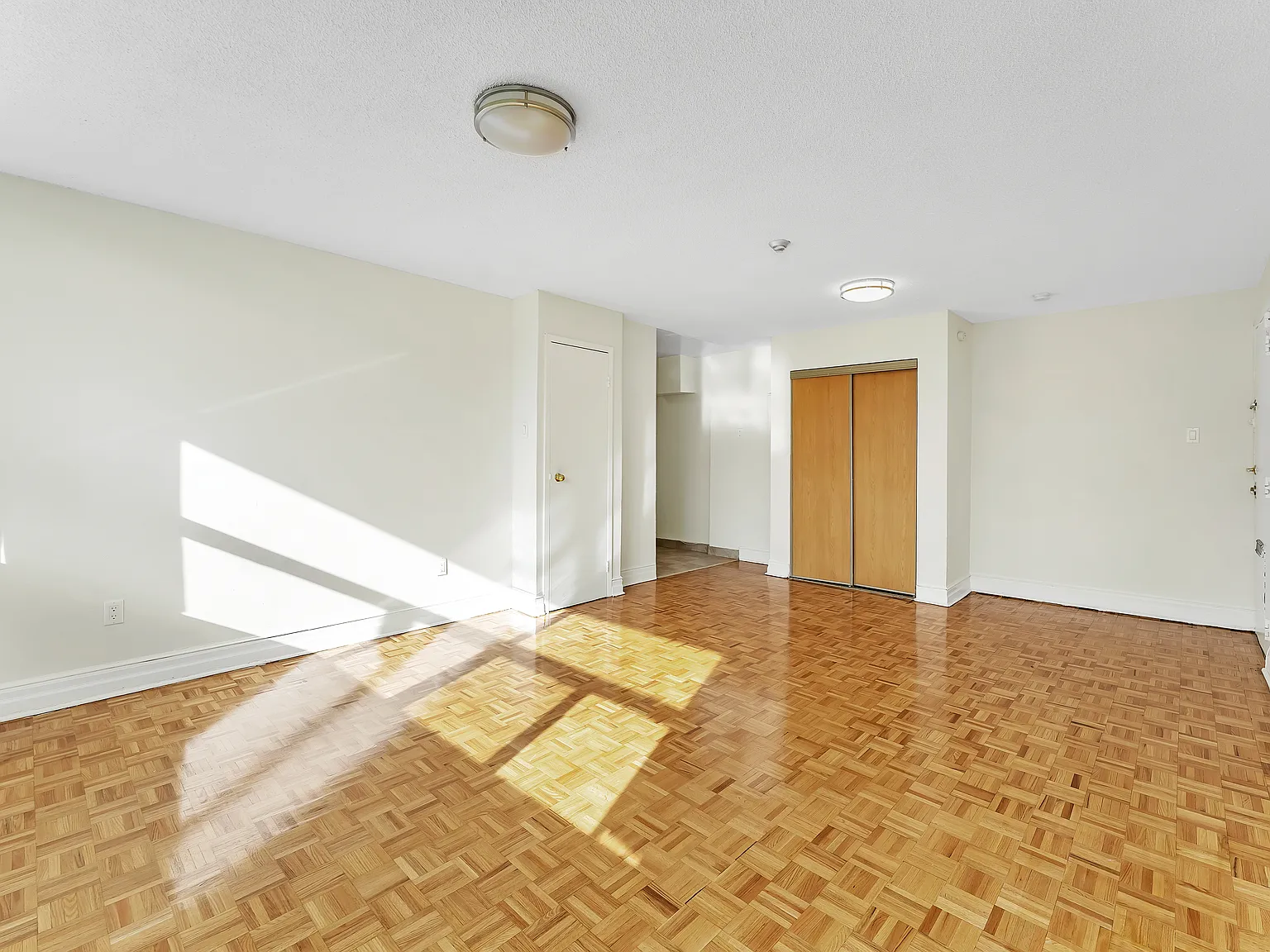 3355 Ponytrail Drive Mississauga — Photo 3