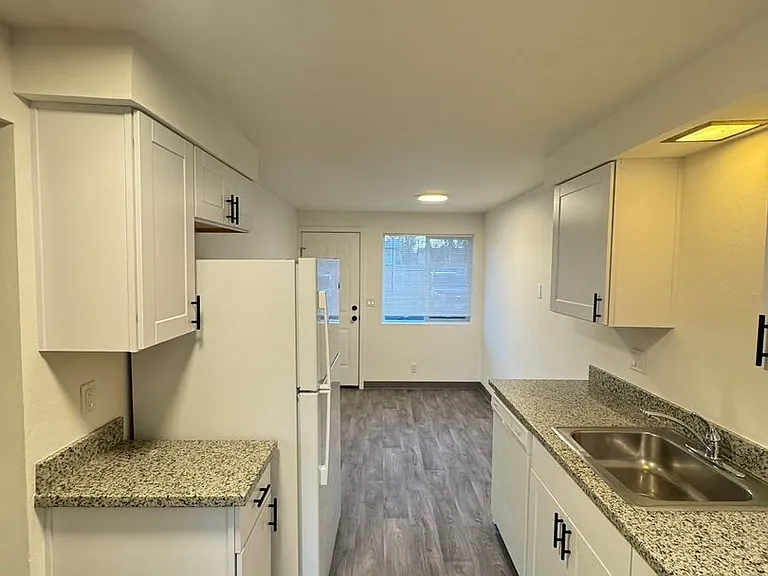 523-01 Benton Village — Photo 14