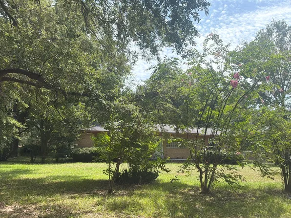 1006 Cypress Ln, Greenwood, MS 38930