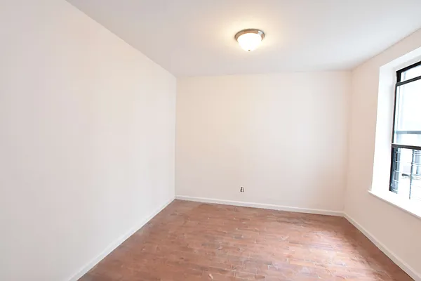 Rented by Clove Realty LLC | media 2