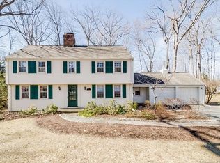 39 Steep Hollow Ln, West Hartford, CT 06107