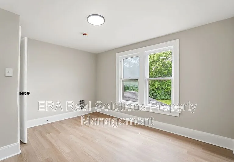 394 S Guilford Ave — Photo 30