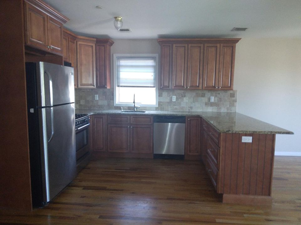 2nd image of 30 Smith Ter