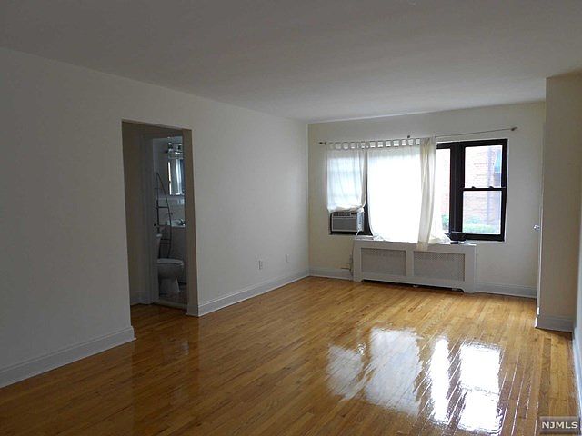 2nd image of 2193C N Central Rd #C