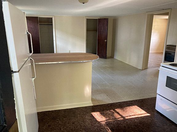 2nd image of 815 S Beaumont Ave APT B